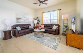 Spectacular Lakeview Serenade Next to Pool Near all Theme Parks and walk to Convention Center